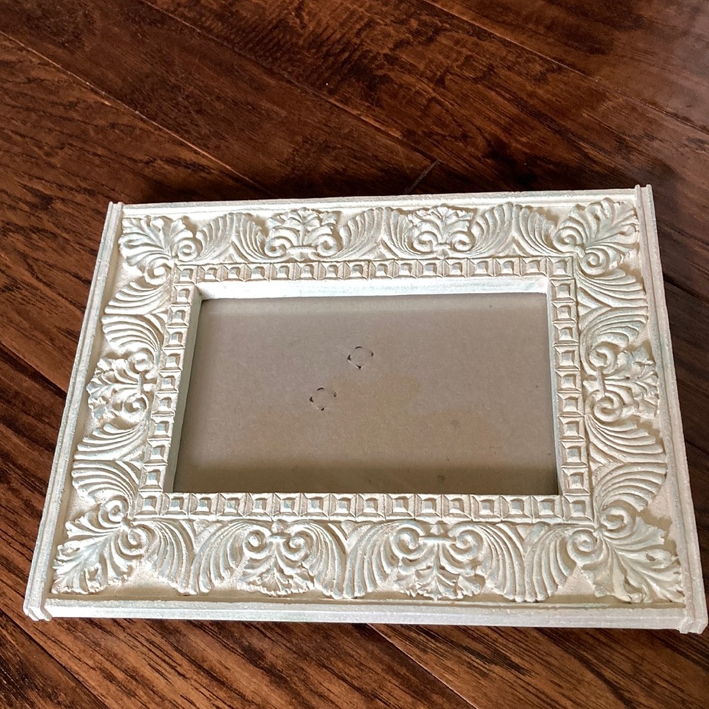 Elegant Cream Photo Frame
